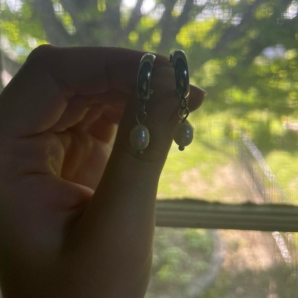 Silver Freshwater White Pearl Hoops - Picture 4 of 5